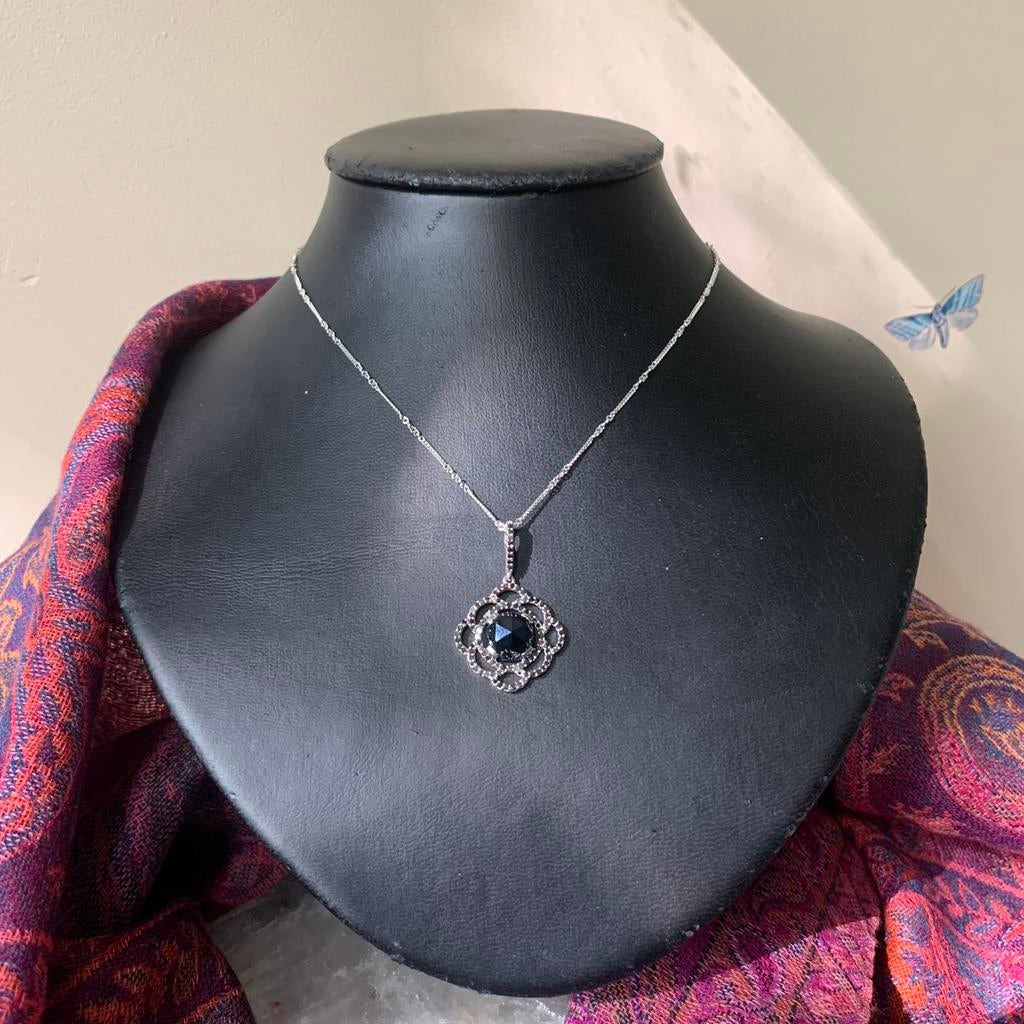 Spinel hanger beschermt vreugde succes welvaart magie, Zwart, Nieuw, Ophalen of Verzenden, Met edelsteen