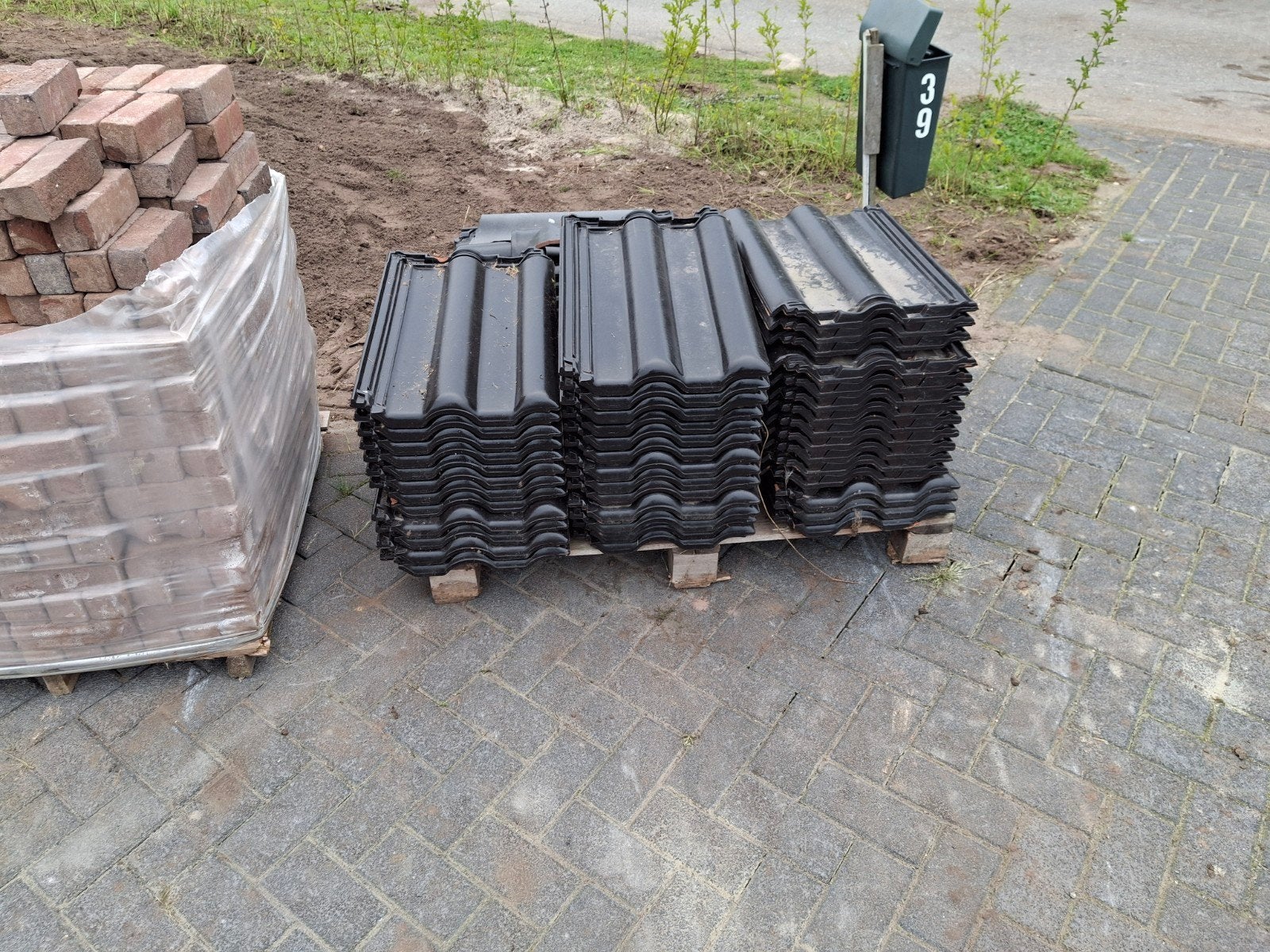 Zwarte dakpannen, zo goed als nieuw, Steen of Klei, Zwart, Ophalen of Verzenden, Zo goed als nieuw