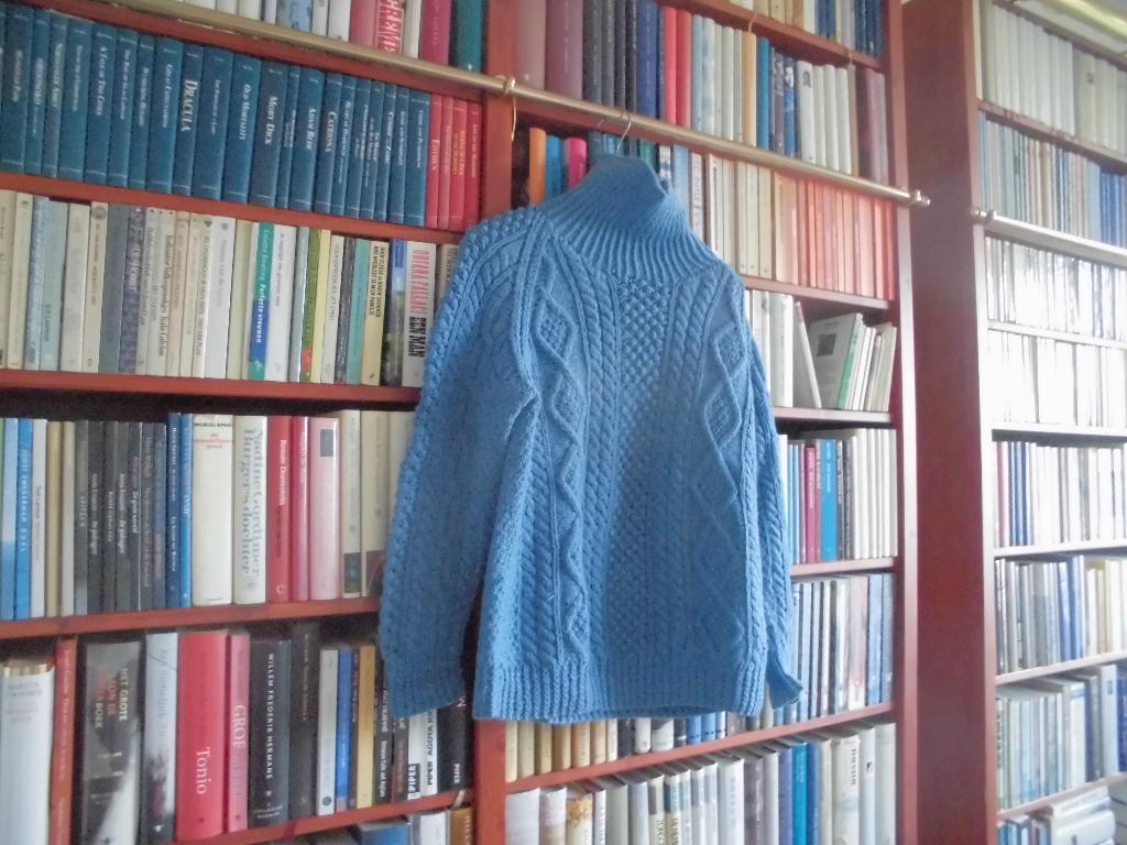 Ierse wollen trui licht blauw Irish Cottage Industry, Ophalen of Verzenden, Zo goed als nieuw, Maat 42/44 (L), Blauw