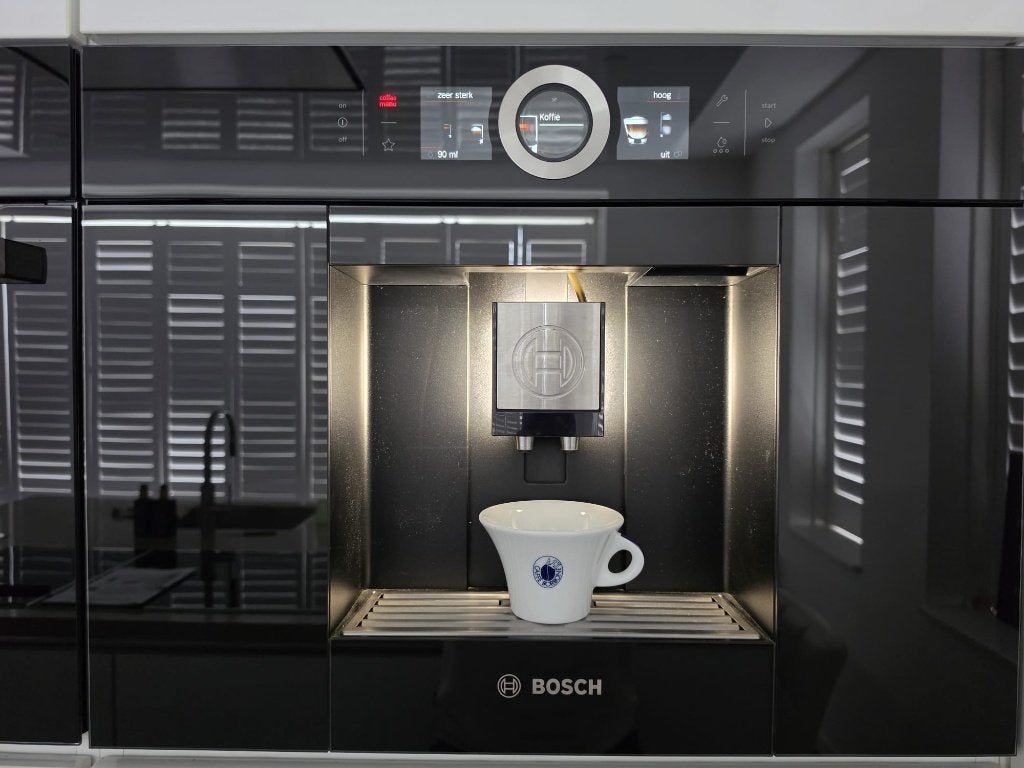 Bosch inbouw koffiemachine CTL636B6, Witgoed en Apparatuur, Koffiezetapparaten, Ophalen, Afneembaar waterreservoir, 10 kopjes of meer