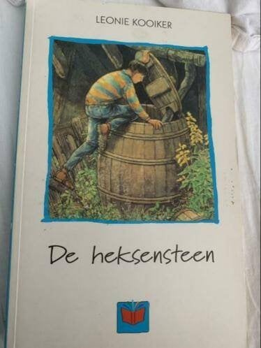 Boek de heksensteen Leonie kooiker boek heks 10, Verzenden, Gelezen, Fictie algemeen