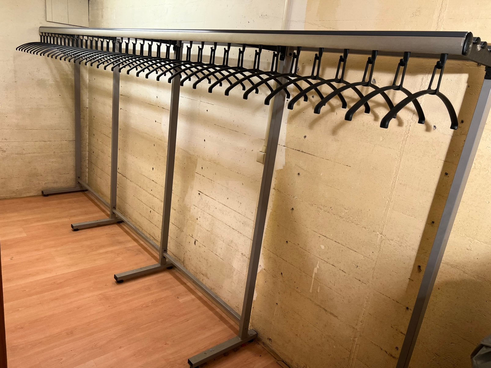 Professionele garderobekapstok 395 cm – 39 hangers, Zo goed als nieuw, Metaal, 150 tot 200 cm, Ophalen
