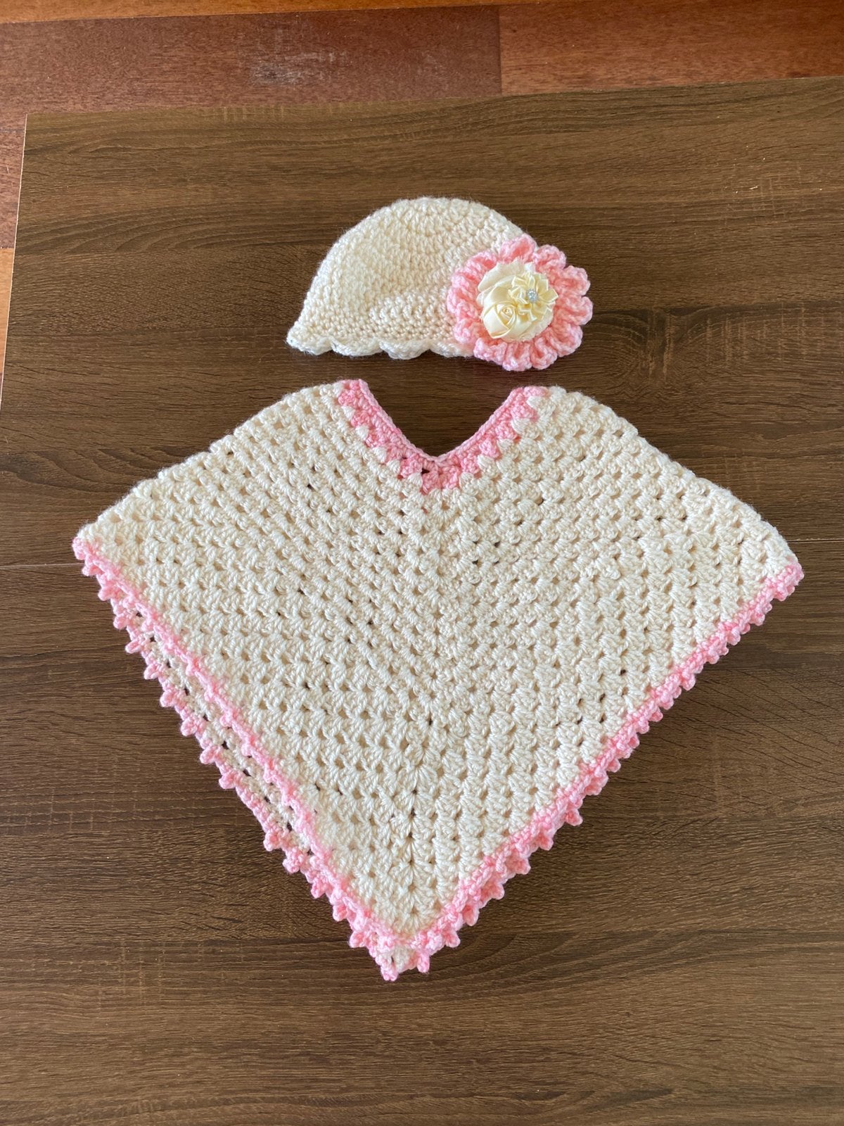 Gehaakte babycape met mutsje, Ophalen of Verzenden, Nieuw, Meisje