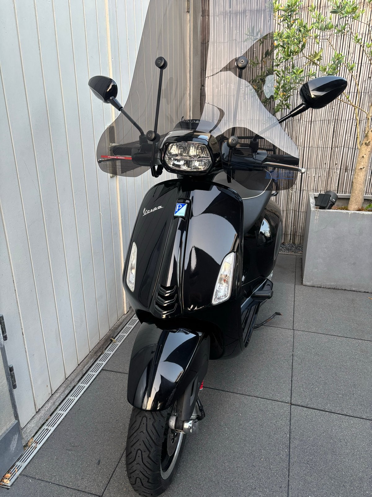 Vespa Sprint 2018 Black Style - Lage kmstand, Fietsen en Brommers, Scooters | Vespa, Ophalen, Maximaal 45 km/u, Vespa S, Zo goed als nieuw