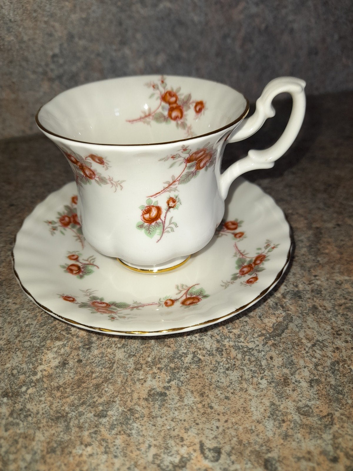 Richmond Bone China 'Rose Time' kop en schotel, Verzamelen, Porselein, Kristal en Bestek, Zo goed als nieuw, Kop en/of schotel