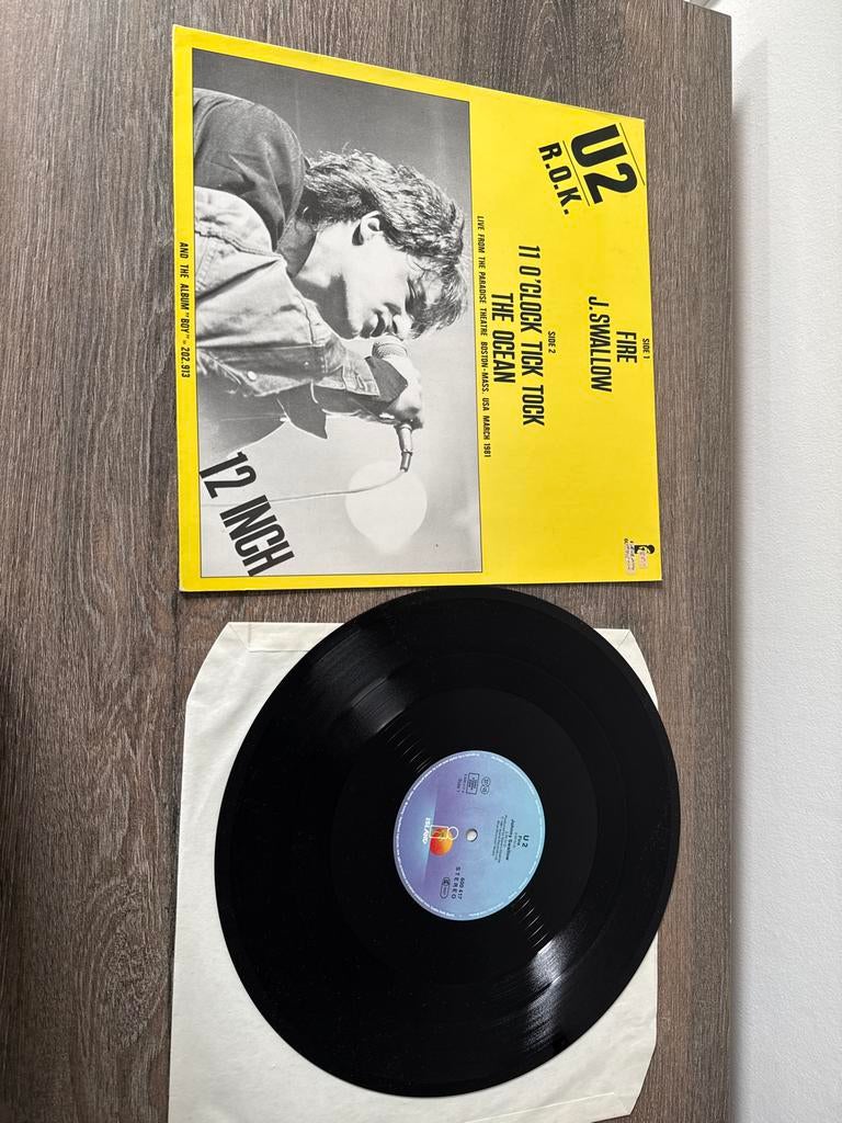 U2 - 11 O'Clock Tick Tock / The Ocean 12 inch vinyl, Ophalen, Gebruikt, Originele persing, 12 inch