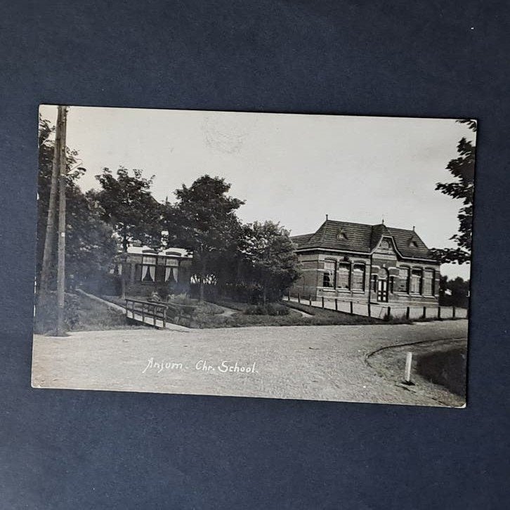 Fotokaart Anjum Friesland Zicht op Christelijke School 1937, Ophalen of Verzenden, 1920 tot 1940, Gelopen, Friesland