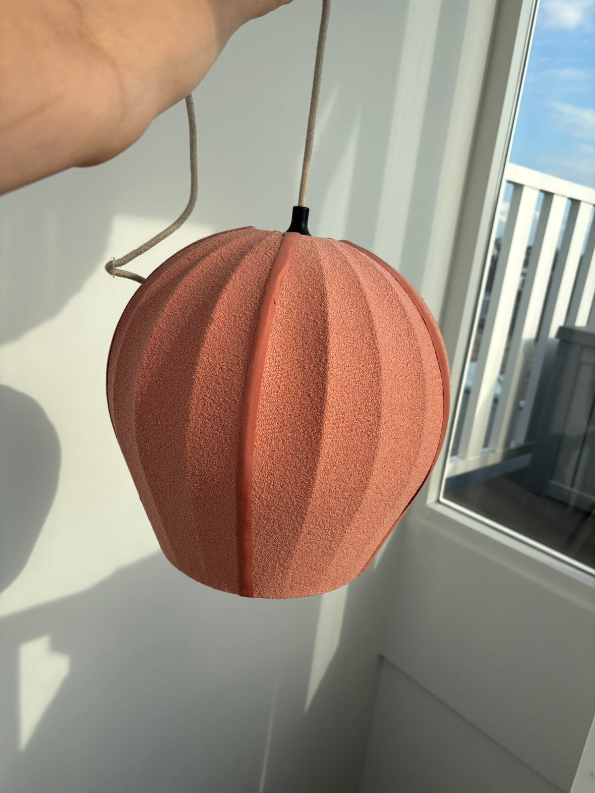 Moderne hanglamp - rosé kleurig, Ophalen, Zo goed als nieuw, Textiel, E27 (groot)
