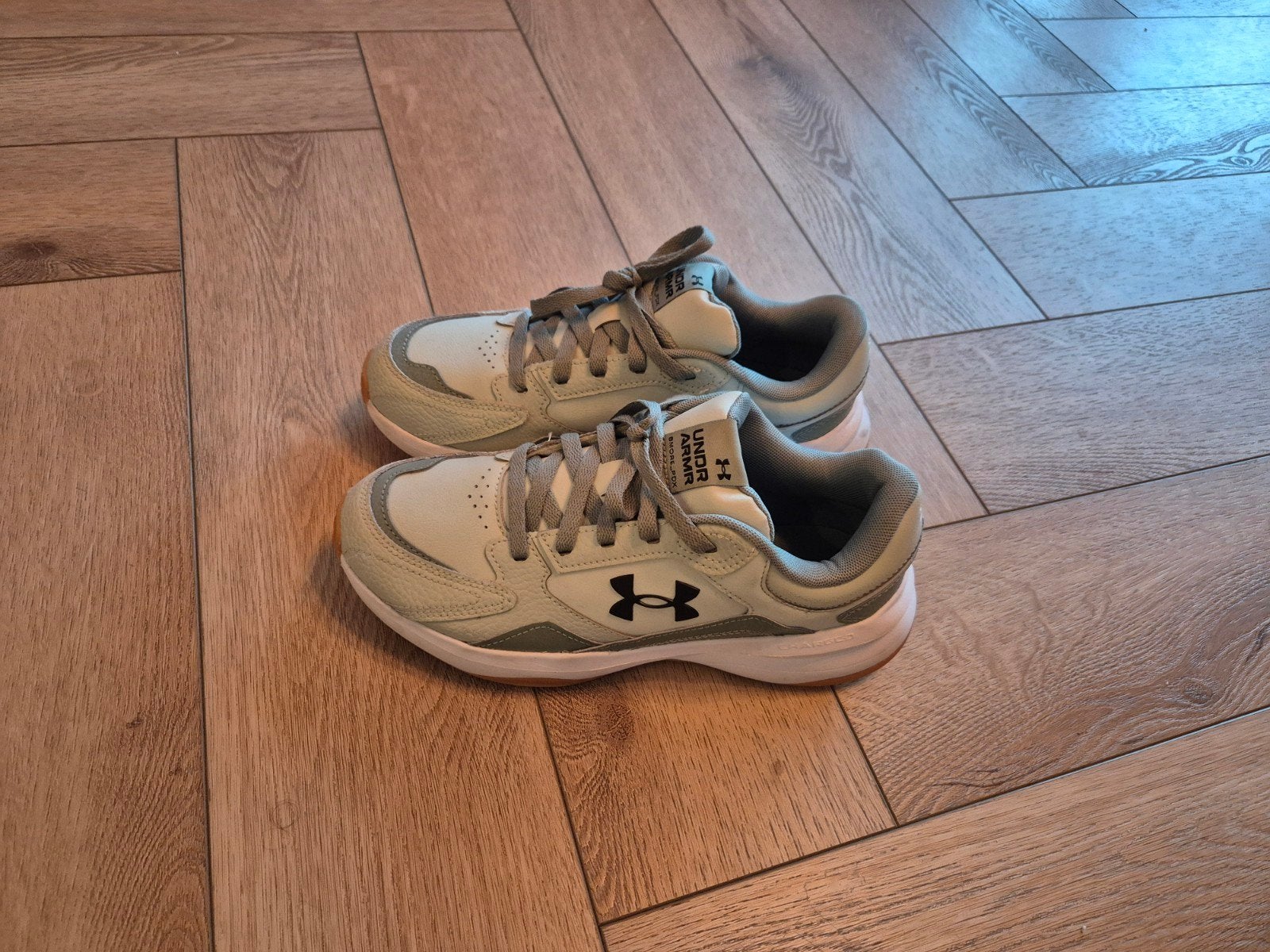 Under armour, Jongen of Meisje, Schoenen, Ophalen of Verzenden, Zo goed als nieuw