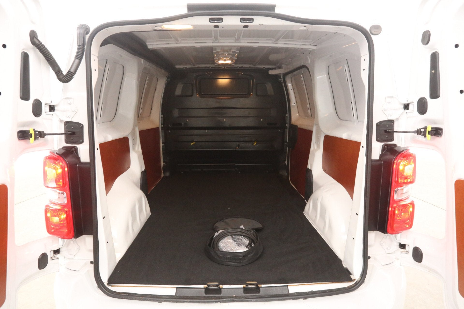 Fiat E-Scudo L2H1 75 kWh | Snelladen | SOH 96% | Airco | Cam, Gebruikt, 75 kWh, 1000 kg, 750 kg