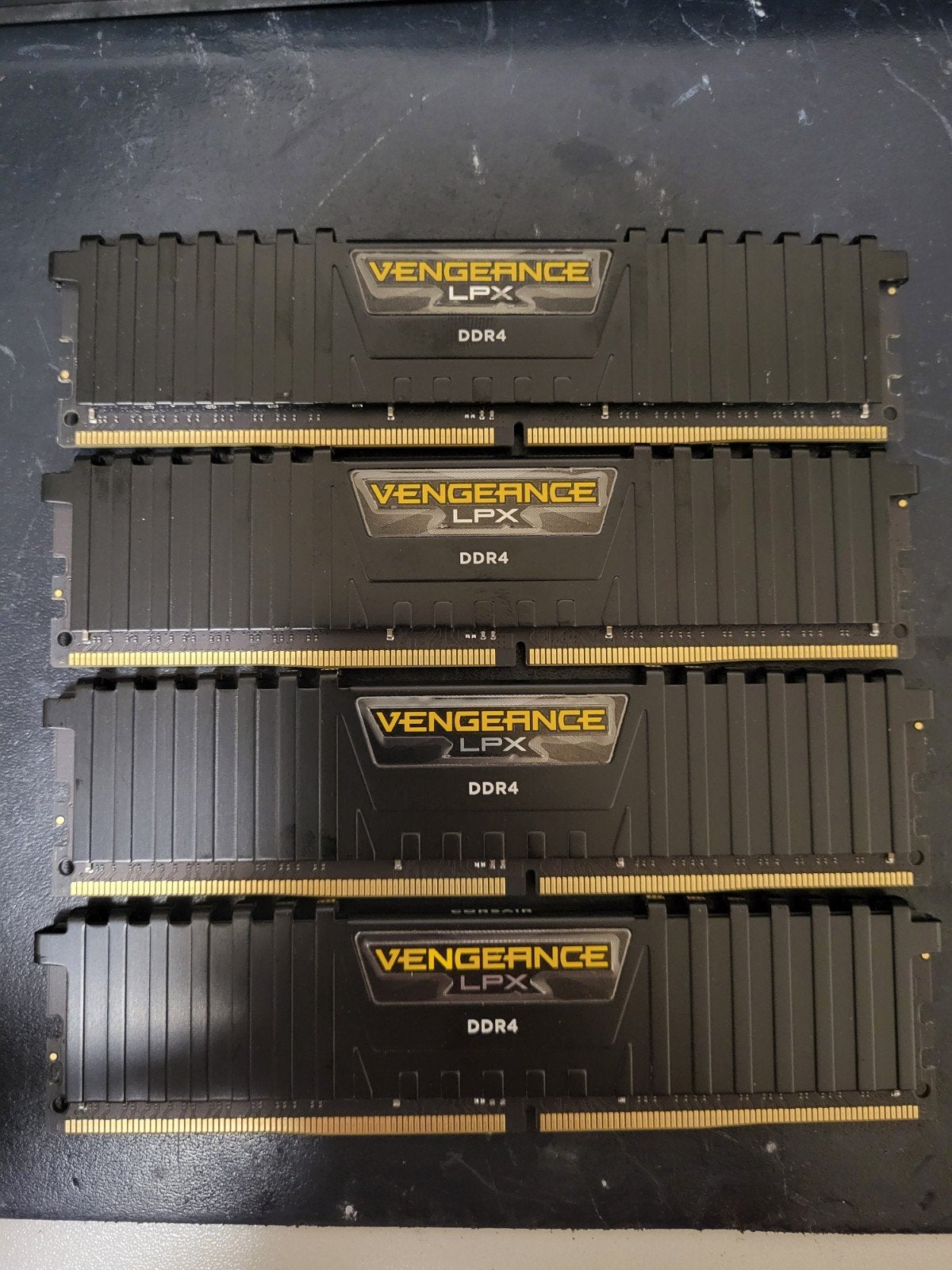 Corsair Vengeance LPX DDR4 RAM - 64GB (4x16GB) 2400MHz, Computers en Software, RAM geheugen, Ophalen, Server, DDR4, Zo goed als nieuw