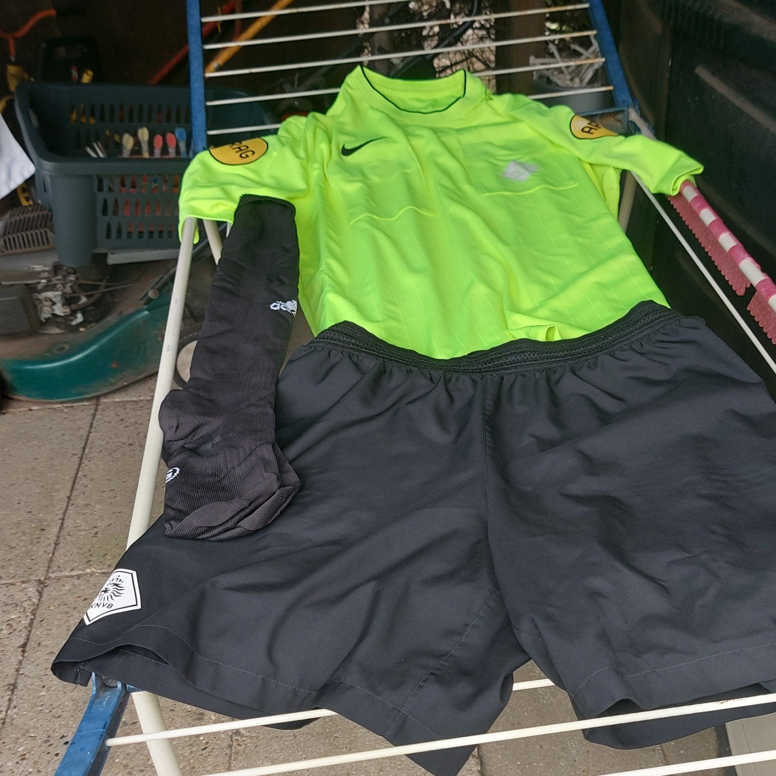 Compleet nike knvb scheidsrechters tenue, Groter dan maat XL, Ophalen of Verzenden, Zo goed als nieuw, Shirt