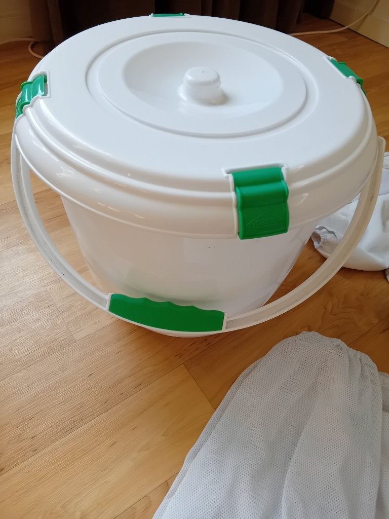 Grote set voor wasbare luiers: emmer, netten, overbroekjes, Kinderen en Baby's, Badjes en Verzorging, Ophalen, Gebruikt, Overige typen