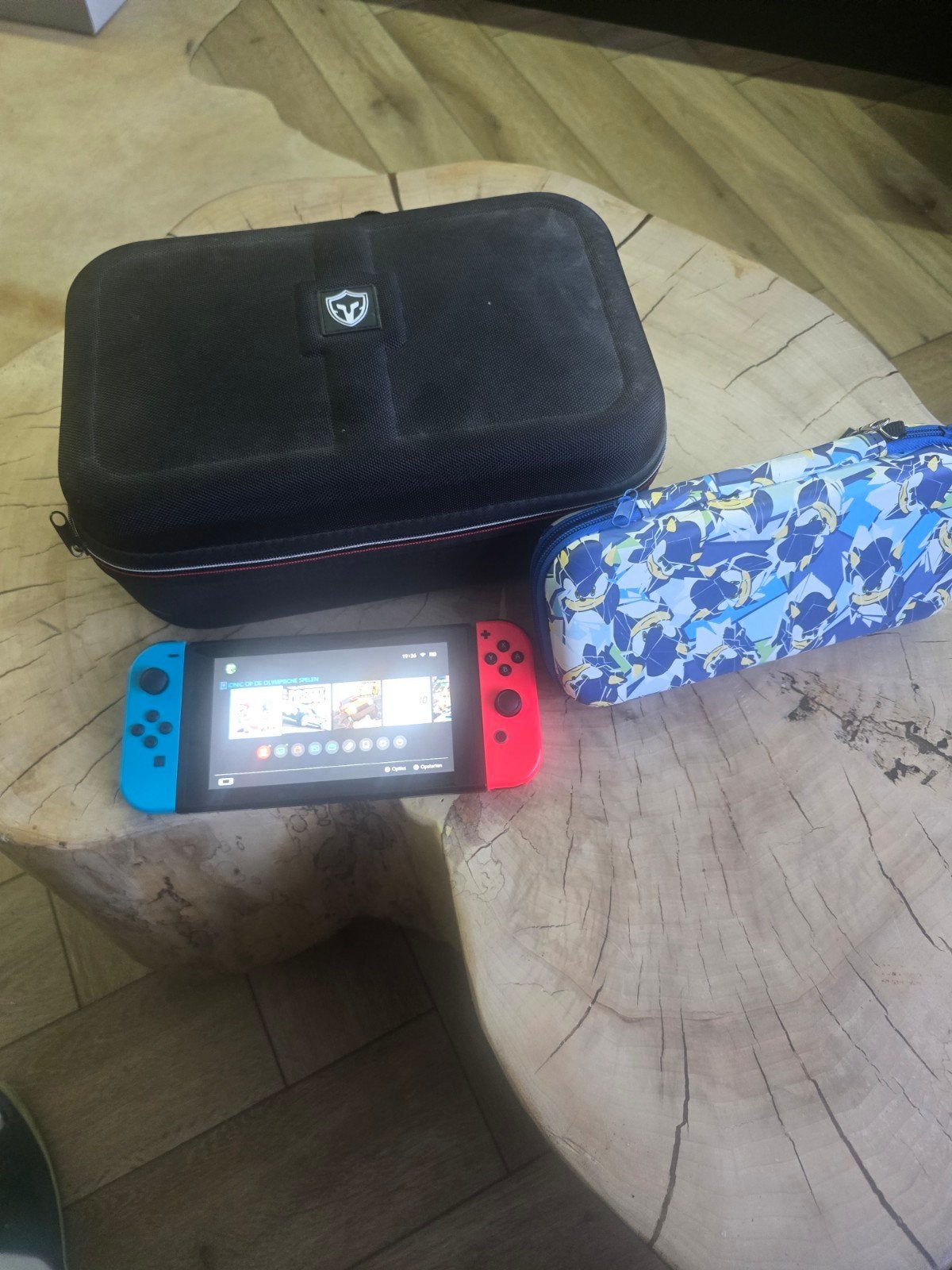 Nintendo Switch met veel games en accessoires, Ophalen of Verzenden, Zo goed als nieuw, Met 2 controllers, Switch Original