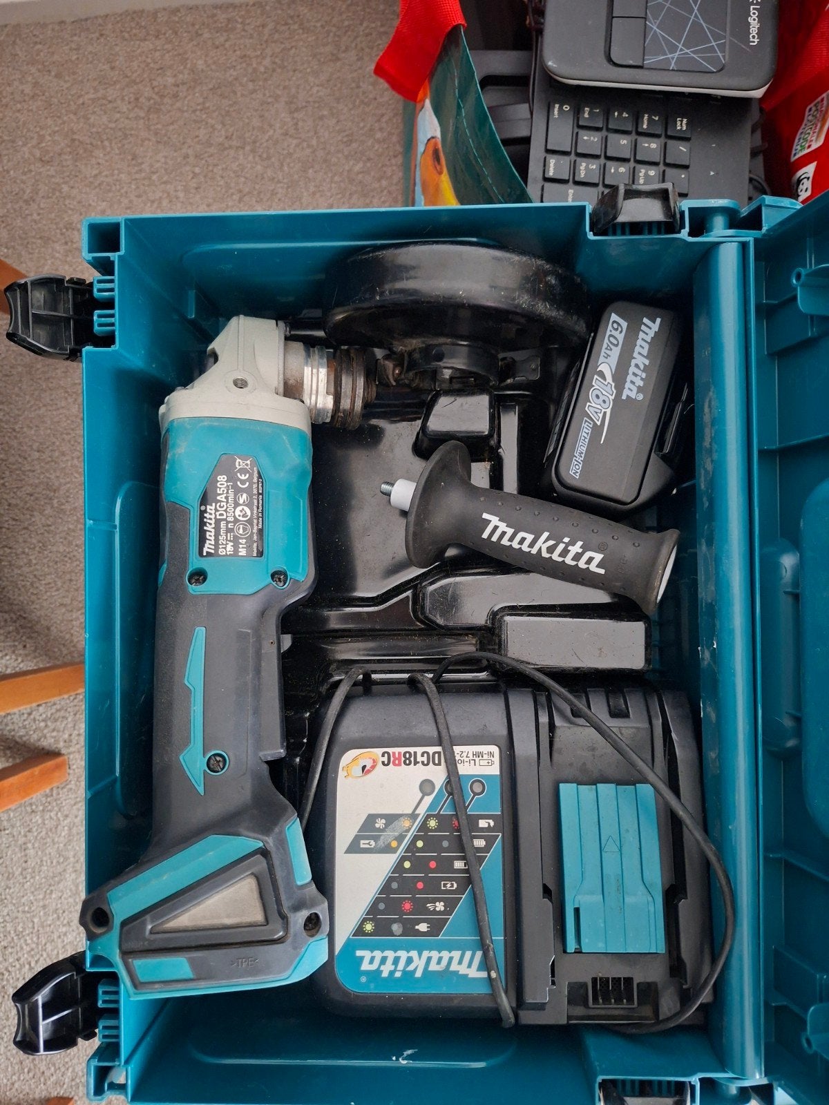 Makita DGA508, Ophalen, Zo goed als nieuw