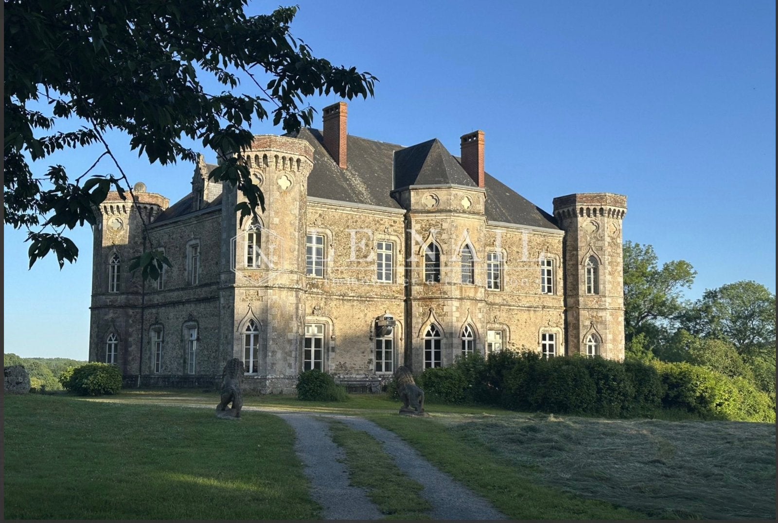 Prachtig château met 11 hectare land in de Vendée Frankrijk, 668 m², Overige soorten, Frankrijk, 11 kamers