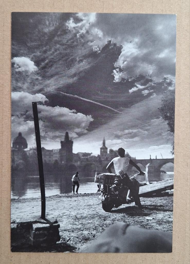 Jan Saudek - Hey Joe!, 1959. Stoere man op motor, Ophalen of Verzenden, 1980 tot heden, Ongelopen, Overige thema's