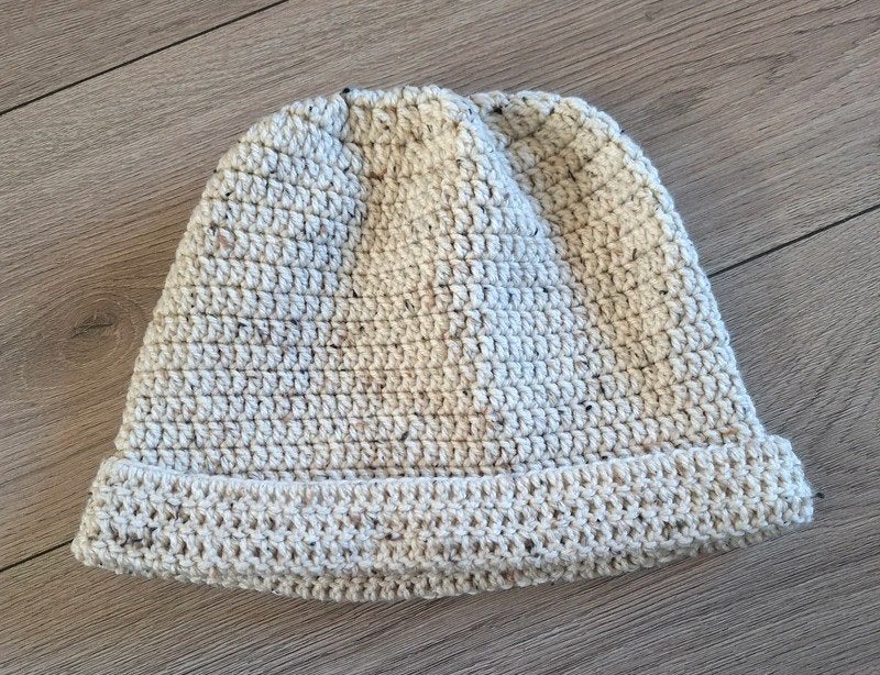 Handgebreide wollen muts beige unisex winter, Kleding | Dames, Ophalen of Verzenden, Nieuw, Maat 42/44 (L), Muts