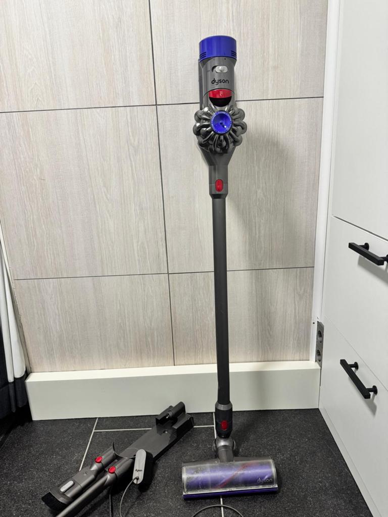 Gereinigde Dyson v8, Witgoed en Apparatuur, Stofzuigers, Ophalen, Gebruikt, Draadloos, Dyson