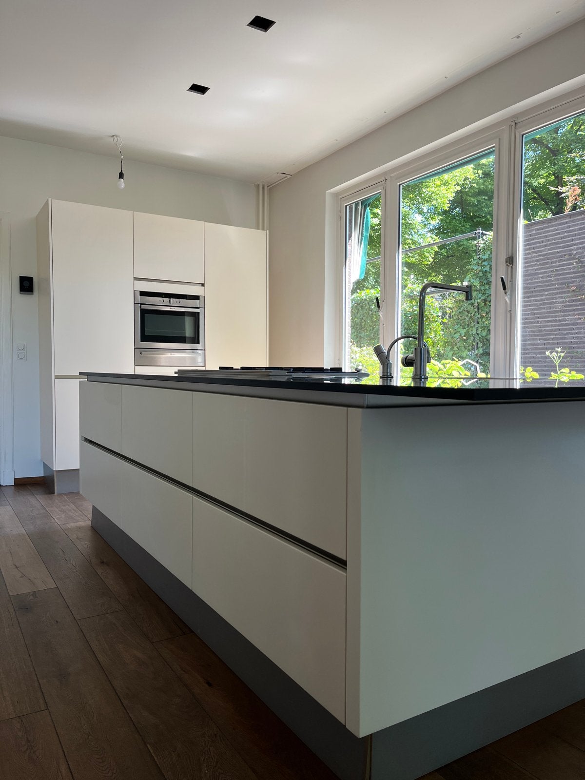 Moderne luxe keuken met kookeiland en inbouwapparatuur, Huis en Inrichting, Keuken | Complete keukens, Ophalen, Gebruikt, Overige typen
