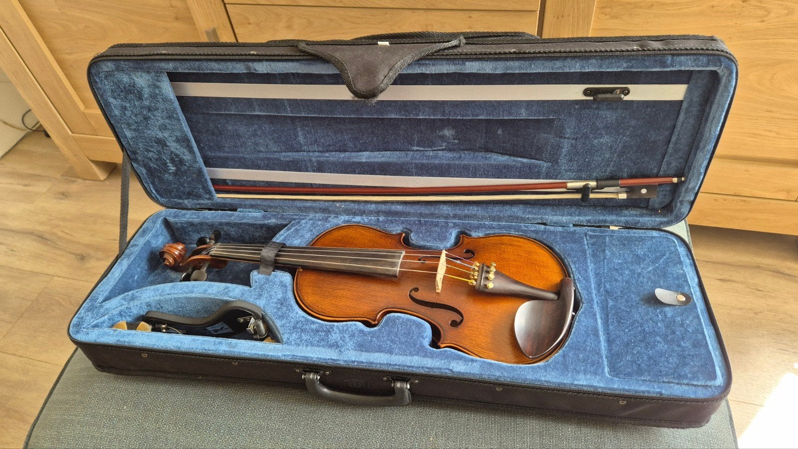 Viool (4/4) met koffer, strijkstok, schoudersteun en hars, Muziek en Instrumenten, Strijkinstrumenten | Violen en Altviolen, Viool