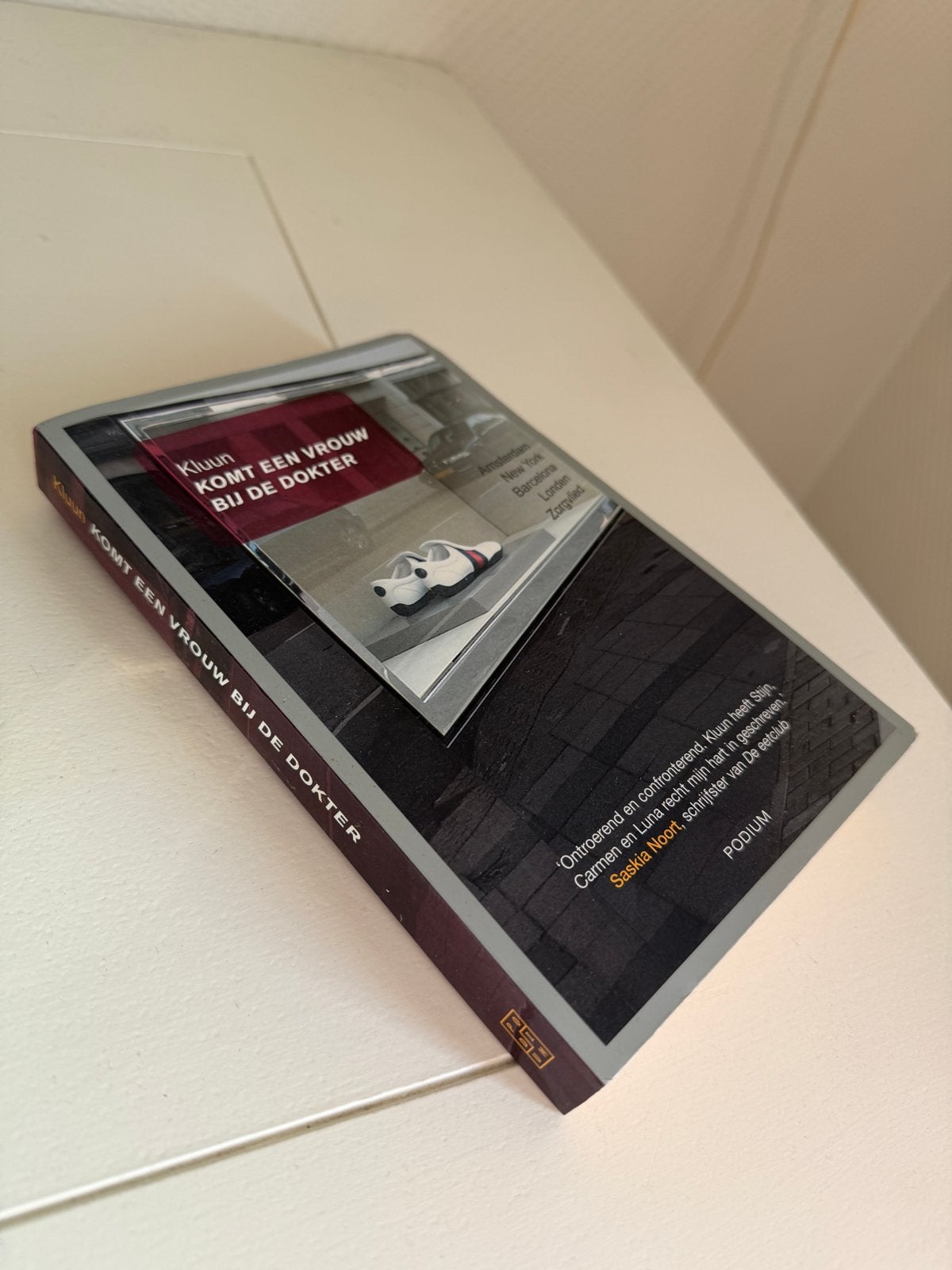 Kluun - Komt een vrouw bij de dokter (in prima staat), Boeken, Ophalen of Verzenden, Zo goed als nieuw