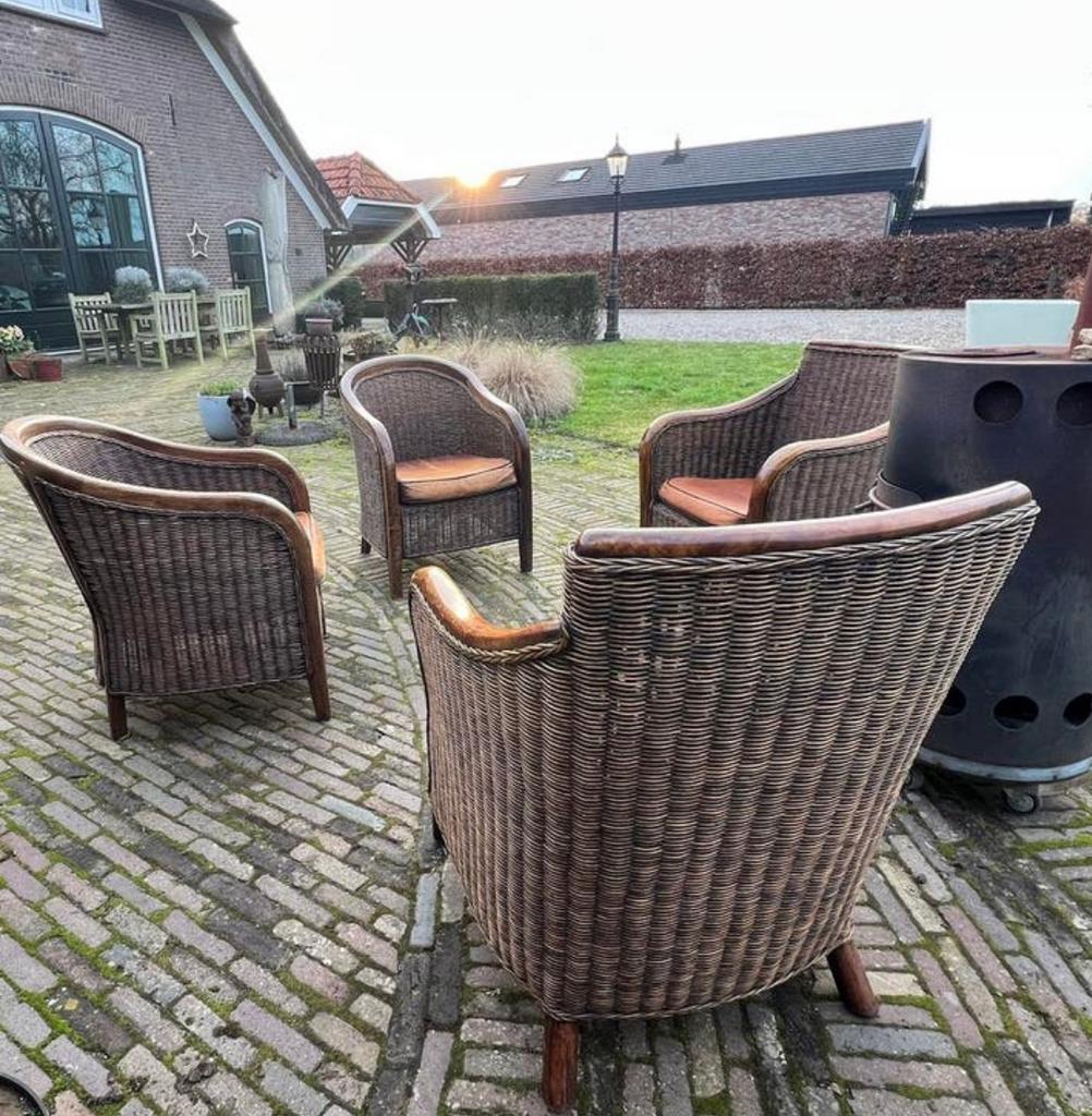 4 Rotan fauteuils met schapenleren kussens, Huis en Inrichting, Fauteuils, Gebruikt, Ophalen of Verzenden, 50 tot 75 cm, Riet of Rotan