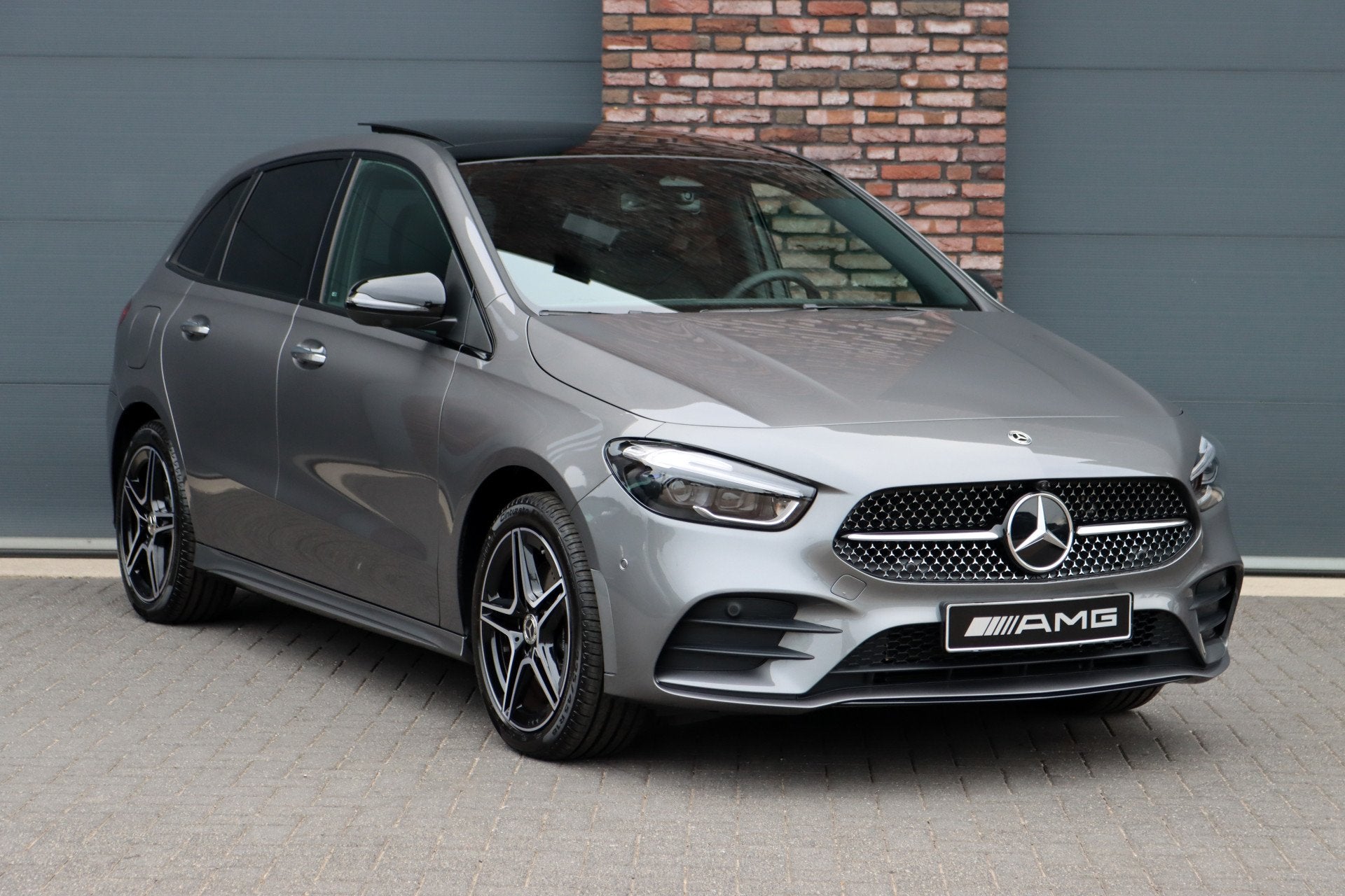 Mercedes-Benz B-Klasse 250 e AMG Line | Panoramadak | Memory, Gebruikt, 4 cilinders, 1650 kg, Bedrijf