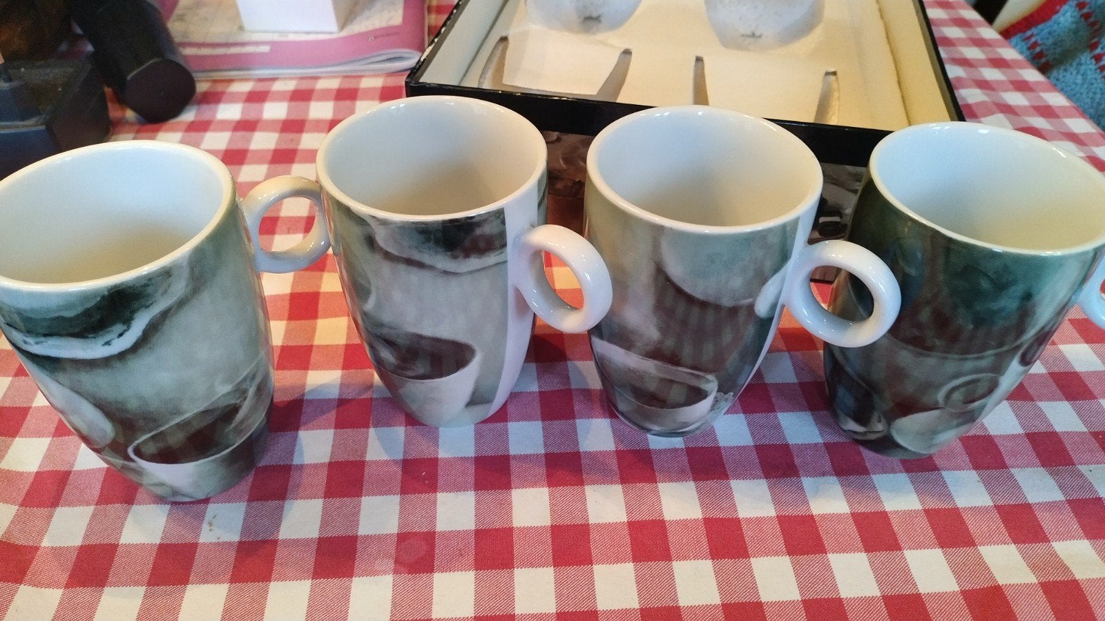 4 mokken nieuw in doos 10 cm hoog, Ophalen, Nieuw, Overige stijlen, Kop(pen) en/of Schotel(s)