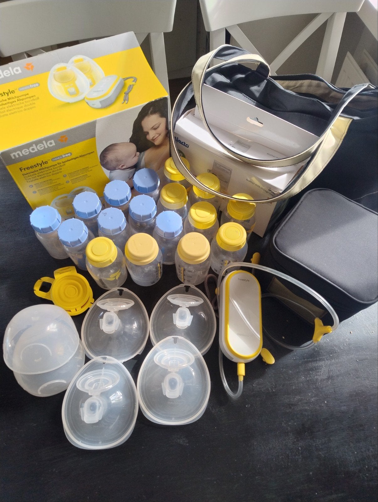 Medela Freestyle Handsfree Borstkolf met accessoires, Gebruikt, Medela, Borstkolf, Ophalen of Verzenden