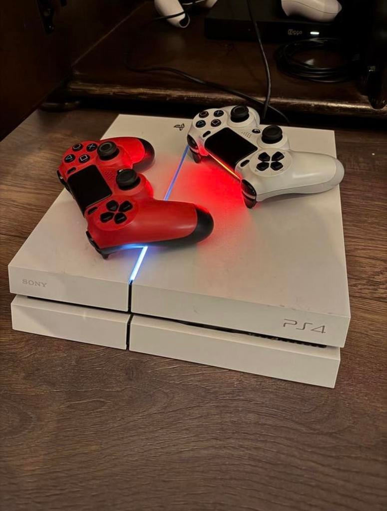 Sony playstation 4 met controllers, Ophalen of Verzenden, Zo goed als nieuw, Met 2 controllers, Original