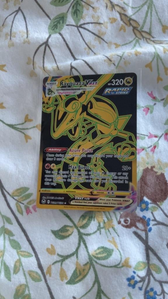 Rayquaza VMax, Hobby en Vrije tijd, Verzamelkaartspellen | Pokémon, Verzenden, Zo goed als nieuw