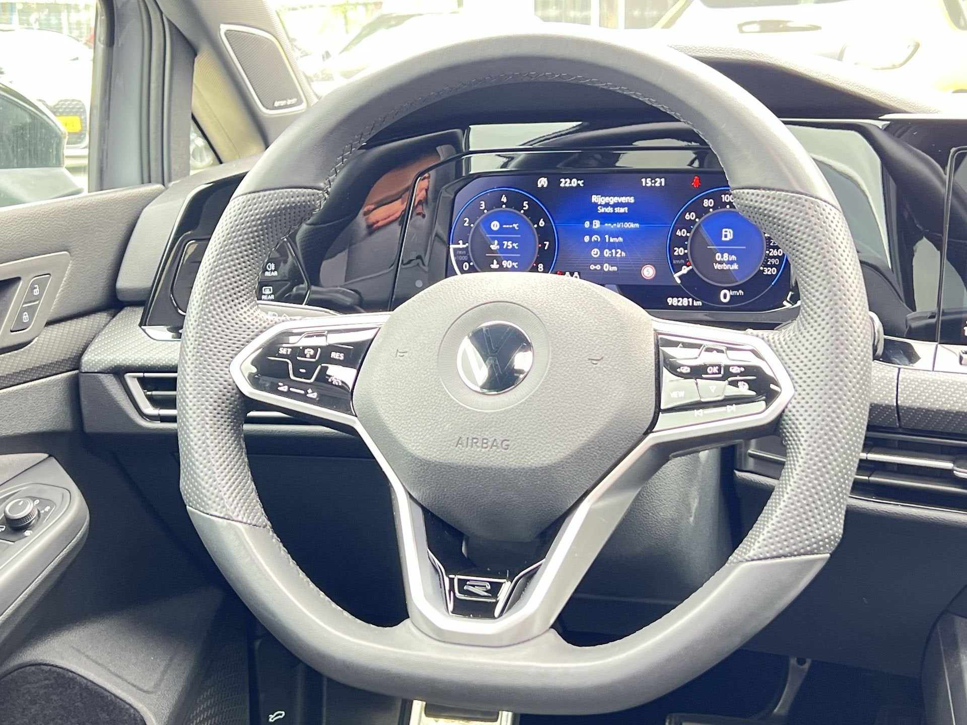 Volkswagen Golf 1.5 eTSI R-Line |PANO|ADAPTIVE|CARPLAY|STOEL, Dealer onderhouden, 4 cilinders, Alcantara, Bedrijf