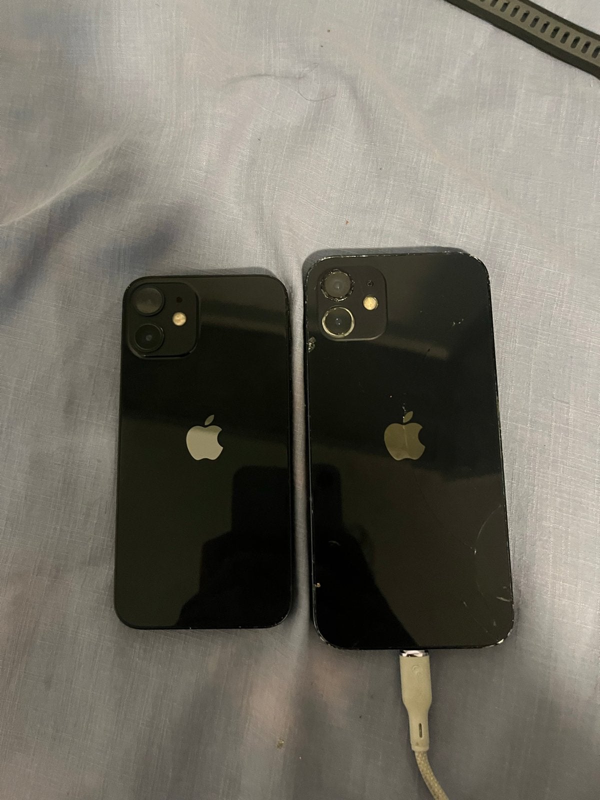 iPhone 12 en iPhone 12 mini (één werkend, één defect), Telecommunicatie, Ophalen of Verzenden, Gebruikt, Zwart, IPhone 12