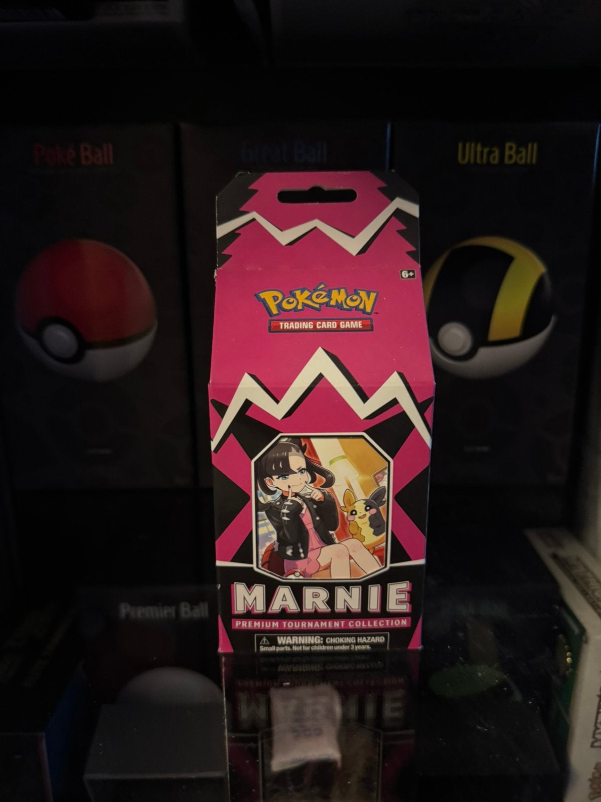Pokemon Marnie Premium Tournament Collection, Hobby en Vrije tijd, Verzamelkaartspellen | Pokémon, Ophalen of Verzenden, Nieuw