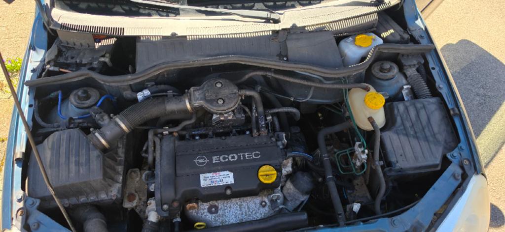 Opel Corsa 1.2 16V 3D 2001 Groen, Auto's, Opel, 74 pk, 31 €/maand, Elektrische ramen, Origineel Nederlands