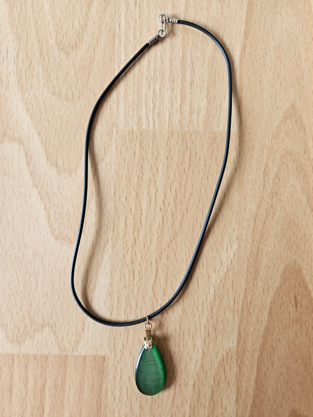Ketting met groene steen, Ophalen of Verzenden, Gebruikt, Groen, Overige materialen
