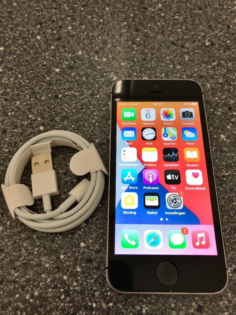 iPhone SE 32GB zwart (2016) iOS 15.8.3 100% batterij, Ophalen of Verzenden, Zo goed als nieuw, Klassiek of Candybar, Zonder simlock