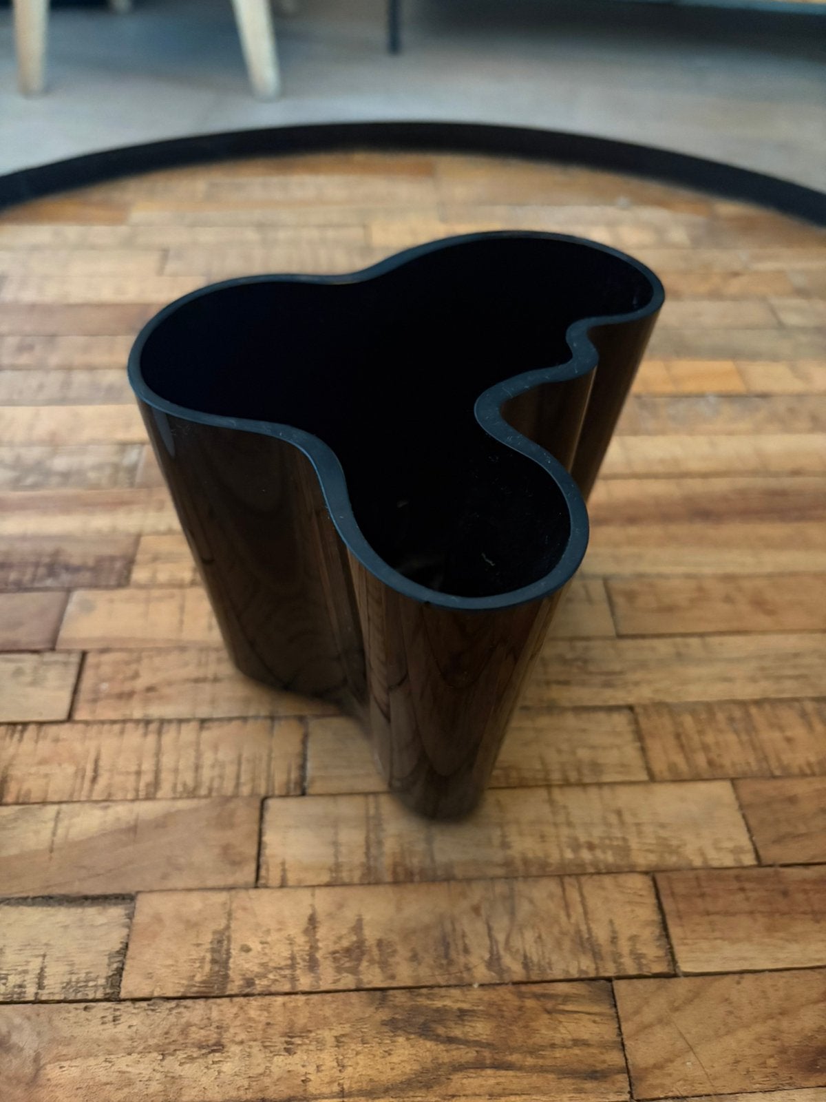 Iittala Aalto zwart vaas 12 cm hoog, Ophalen, Zo goed als nieuw, Zwart