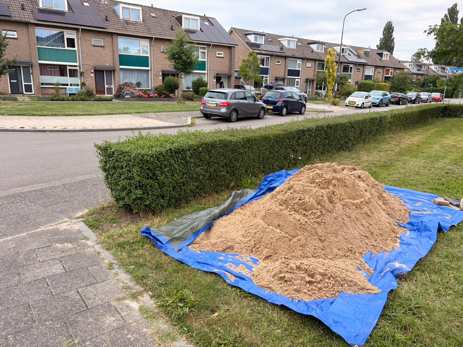 Gratis: Ophoogzand ong. 1,4 m3 gelijk naast de weg!, Tuin en Terras, Zand, Ophalen, Zo goed als nieuw, Ophoogzand