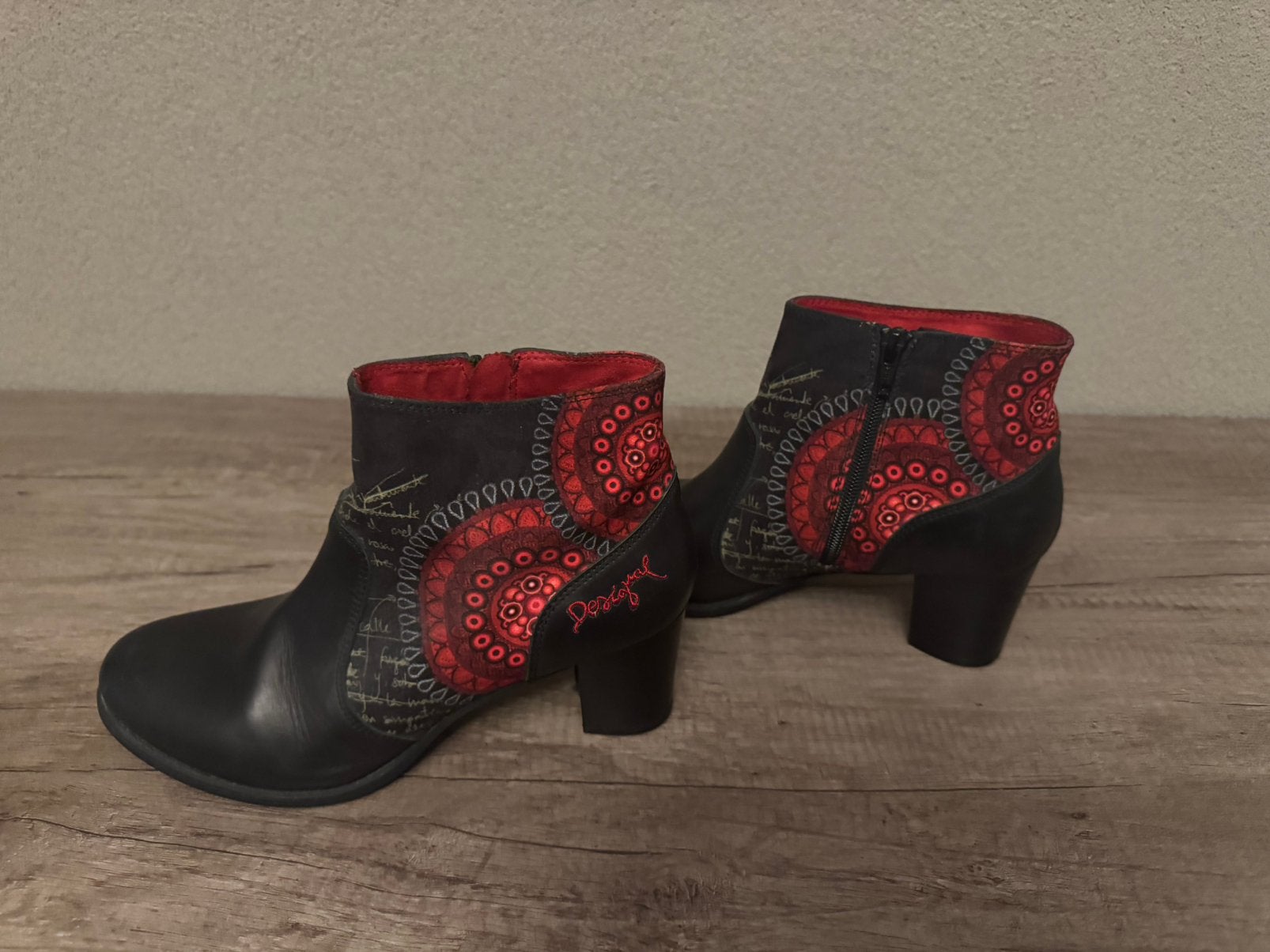 Mooie zwarte desigual enkellaarsjes maat 39, Kleding | Dames, Schoenen, Ophalen of Verzenden, Zo goed als nieuw, Zwart