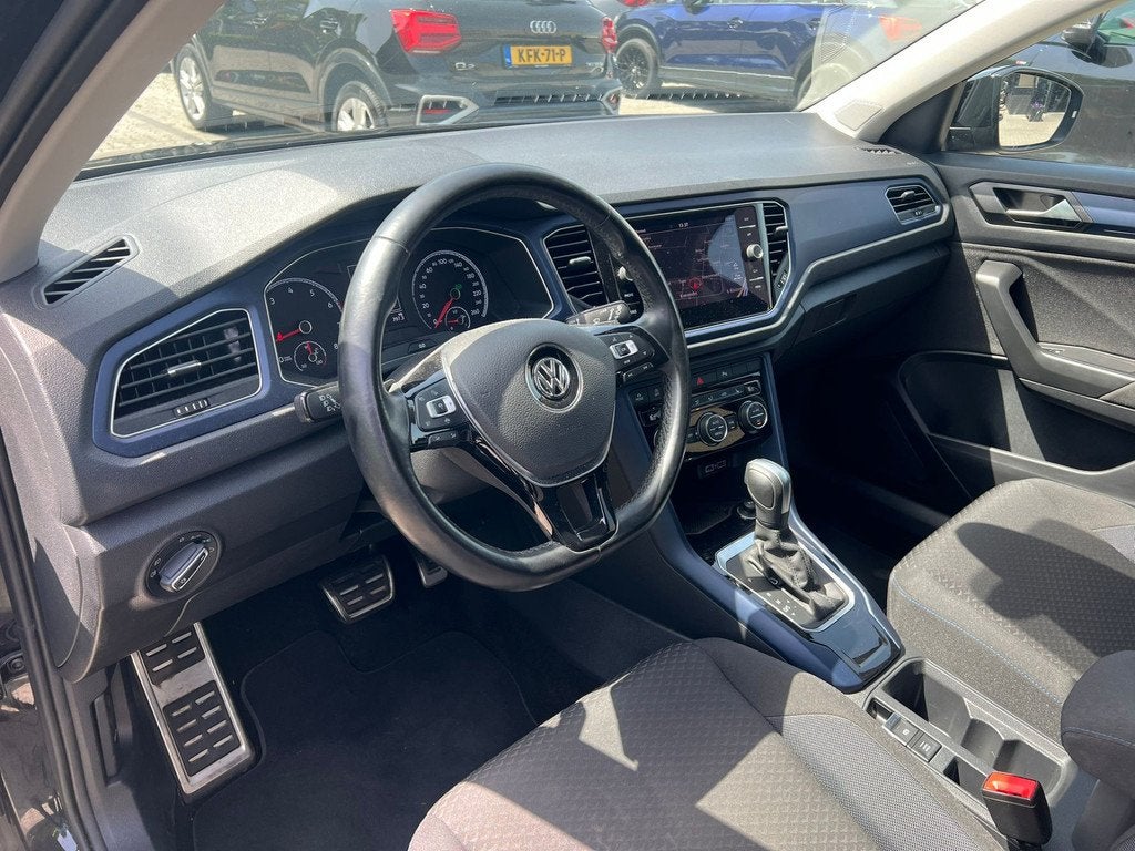 Volkswagen T-Roc 1.5 TSI Sport navi, cruise, stoelverw, trek, Stof, 4 cilinders, 150 pk, Zwart
