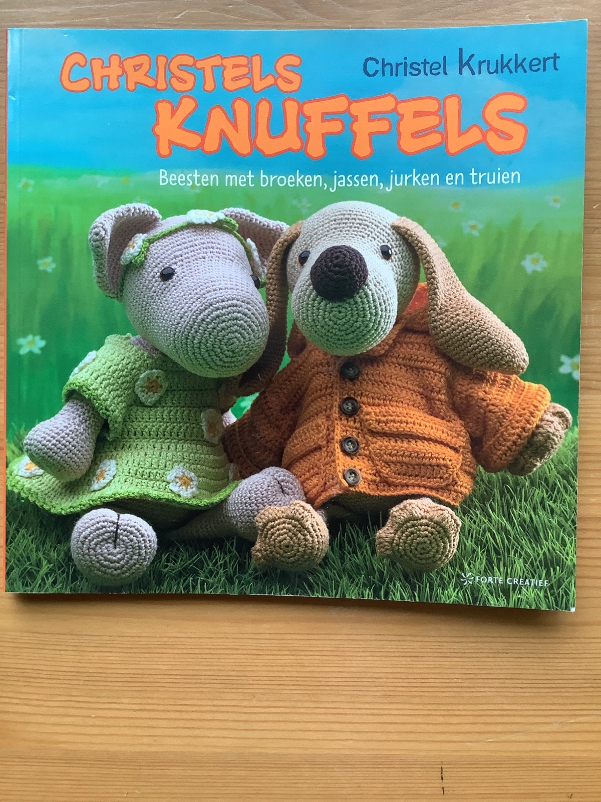 Christels Knuffels: Haken met Christel Krukkert, Hobby en Vrije tijd, Breien en Haken, Ophalen of Verzenden, Zo goed als nieuw