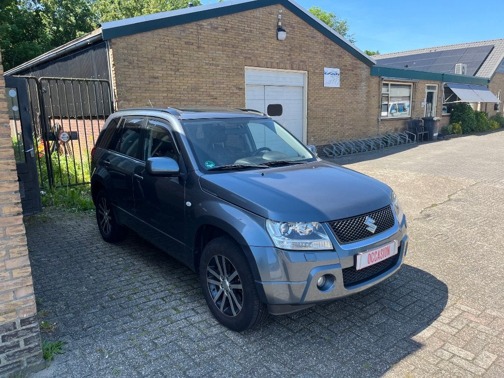 Suzuki Grand Vitara 2.0 5drs High Executive, Automatische klimaatregeling, 1995 cc, Zwart, 4 cilinders