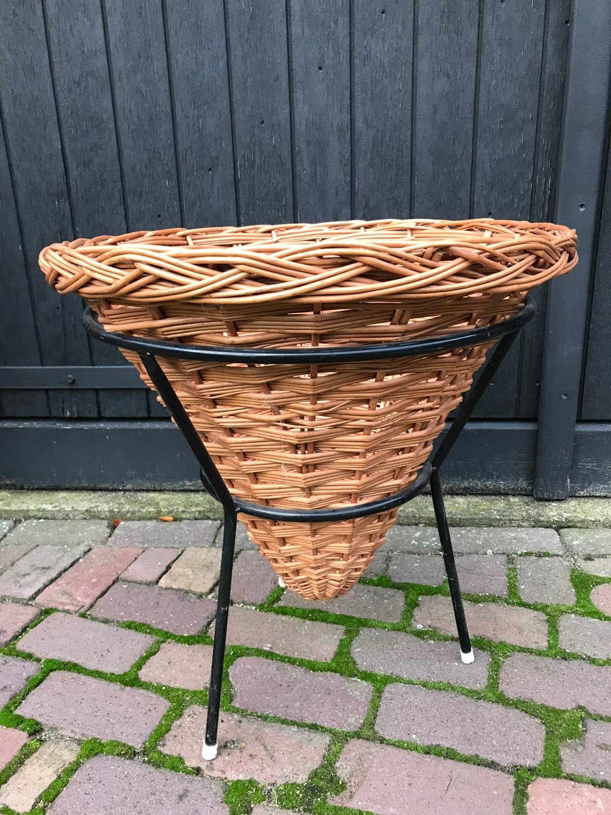 Vintage mand/winkelmand in ijzeren standaard, Ophalen