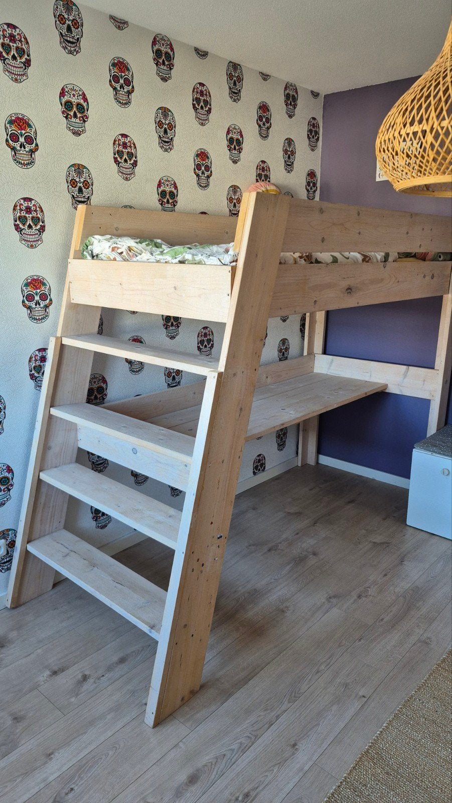 Stevige steigerhouten hoogslaper met bureau en lattenbodem, Gebruikt, Eenpersoons, Ophalen of Verzenden, 90 cm