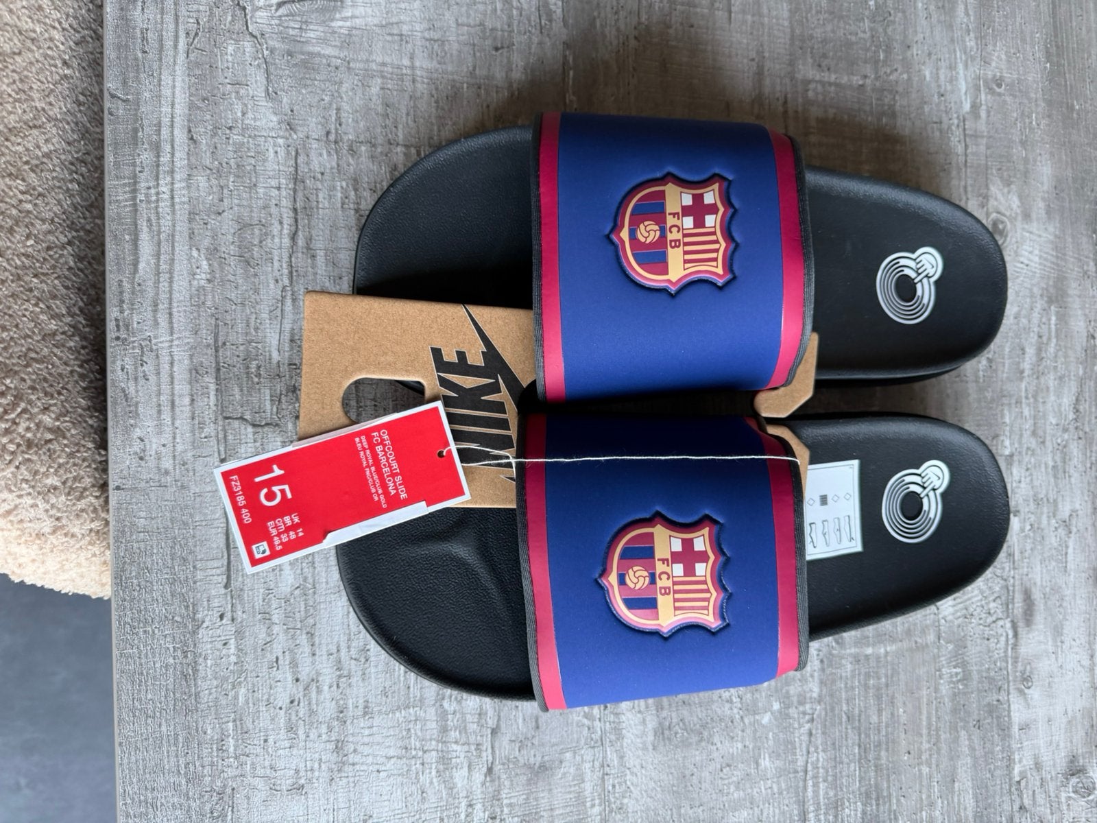 Nieuw paar nike FC Barcelona slippers in maat 49,5 (49.5), Kleding | Heren, Schoenen, Slippers, Blauw, Nieuw, Ophalen of Verzenden