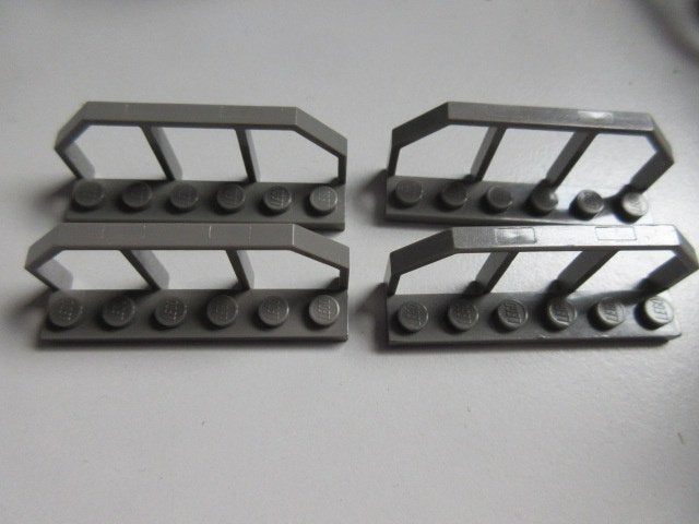 nr. 6932, 4 donkergrijze treinhekjes., Kinderen en Baby's, Speelgoed | Duplo en Lego, Ophalen of Verzenden, Zo goed als nieuw