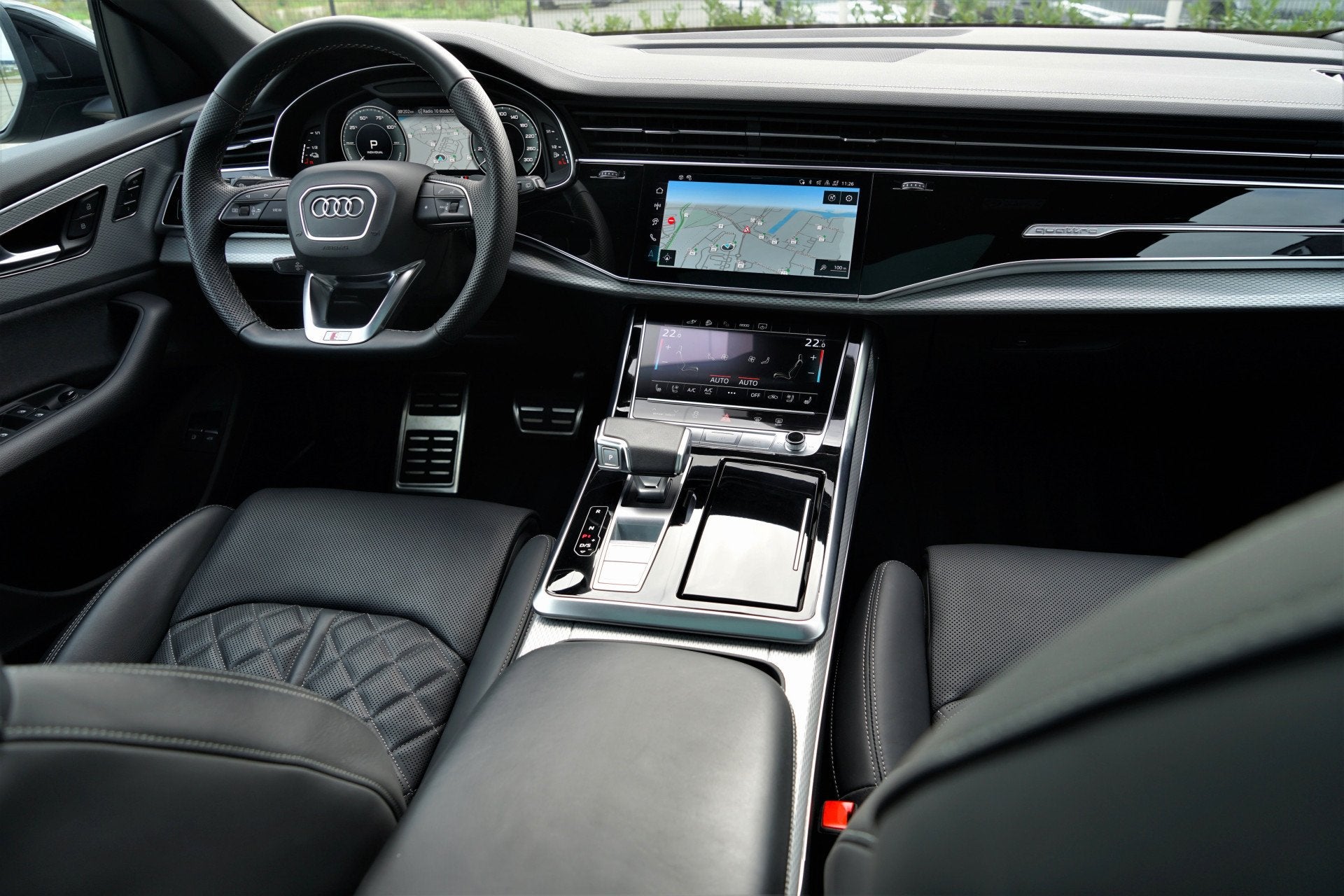 Audi Q8 60 TFSI e quattro S-line Competition RS-seats 4-wiel, Auto's, Automaat, Dealer onderhouden, Gebruikt, Zwart
