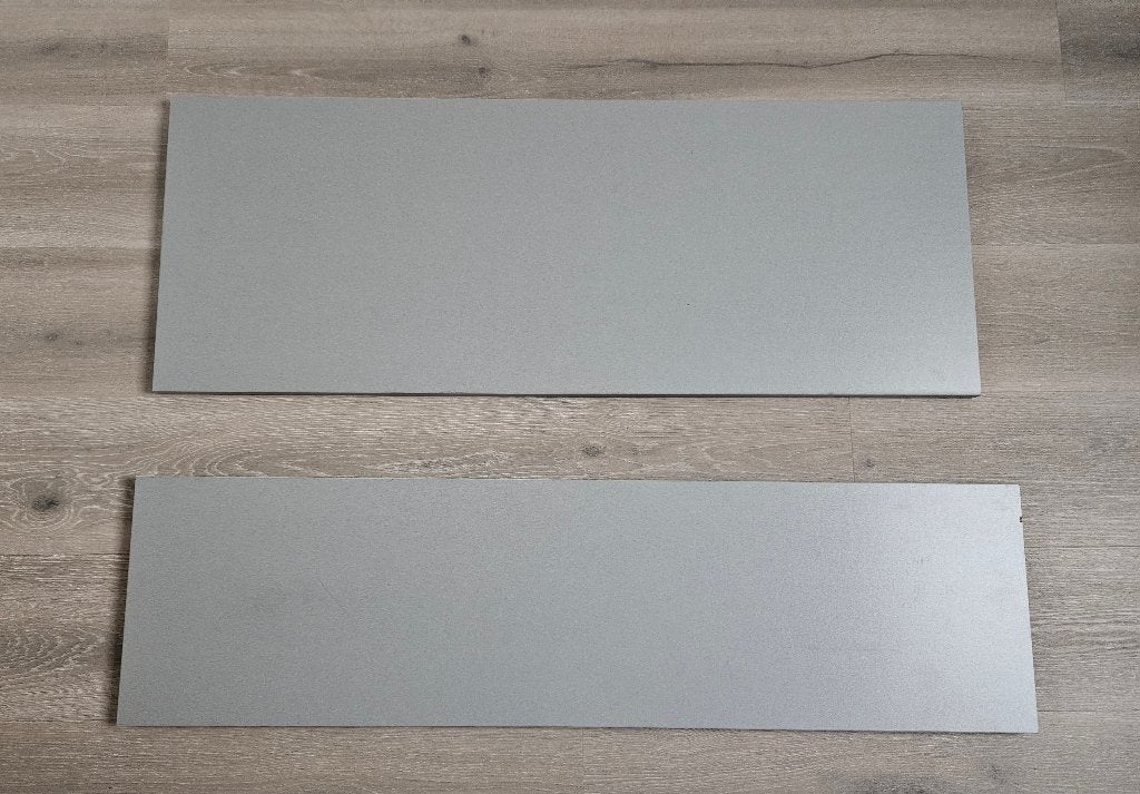 Twee PLANKEN met PLANKDRAGERS te koop in aluminium kleur, Huis en Inrichting, Woonaccessoires | Wandplanken en Boekenplanken, Zo goed als nieuw